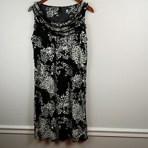 Black and white print sleeveless knee-length dress